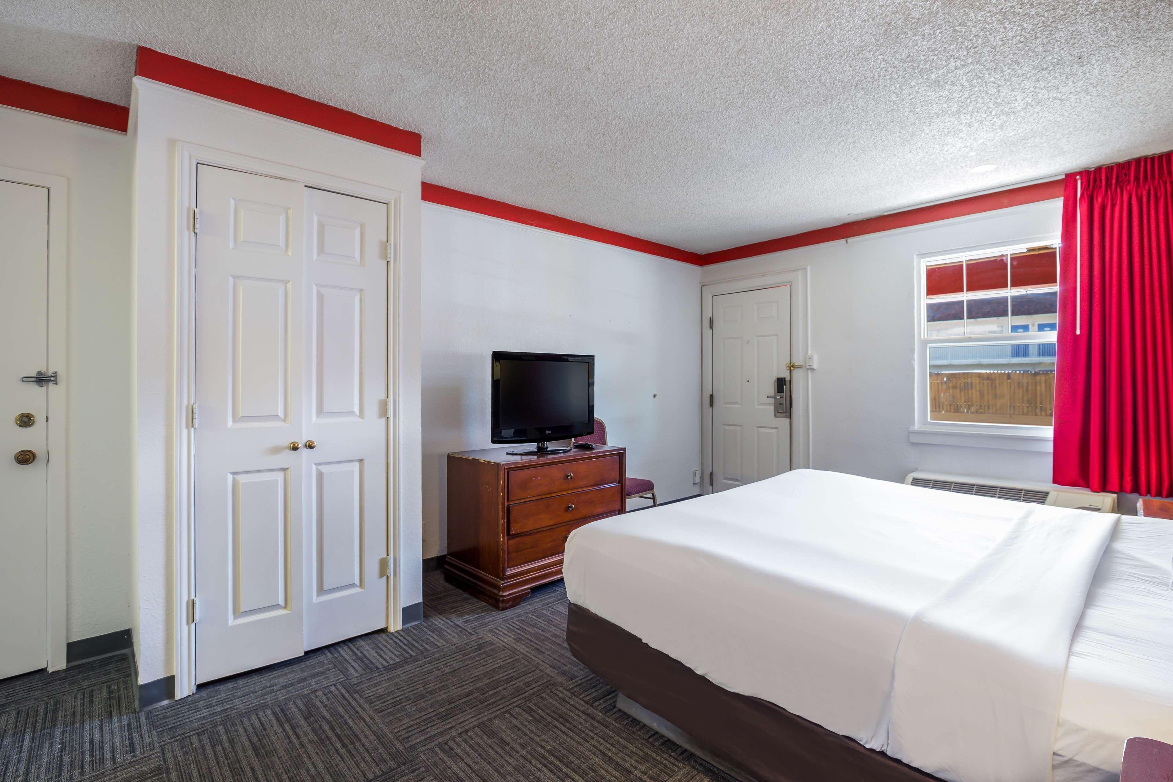 Americas Best Value Inn Denver Exterior photo