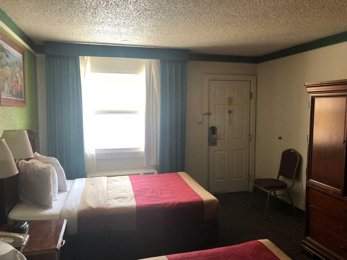 Americas Best Value Inn Denver Exterior photo