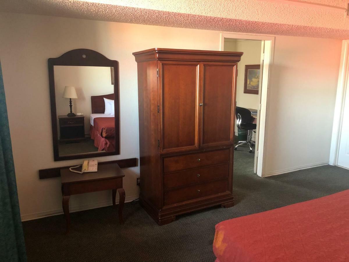 Americas Best Value Inn Denver Exterior photo