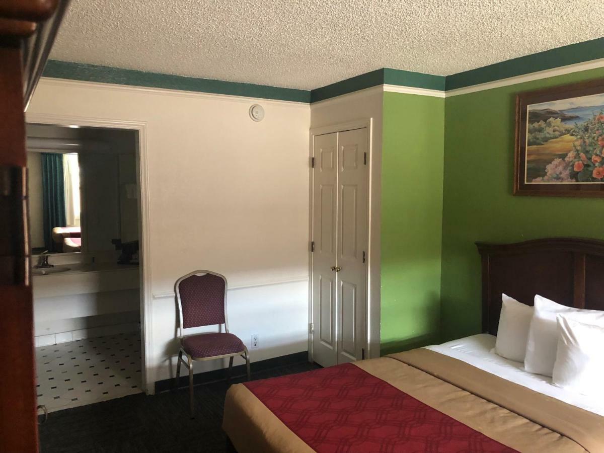Americas Best Value Inn Denver Exterior photo